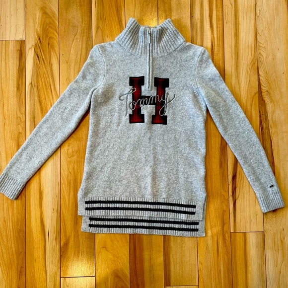 Tommy Hilfiger Sweaters - Tommy hilfiger half-zip sweatshirt